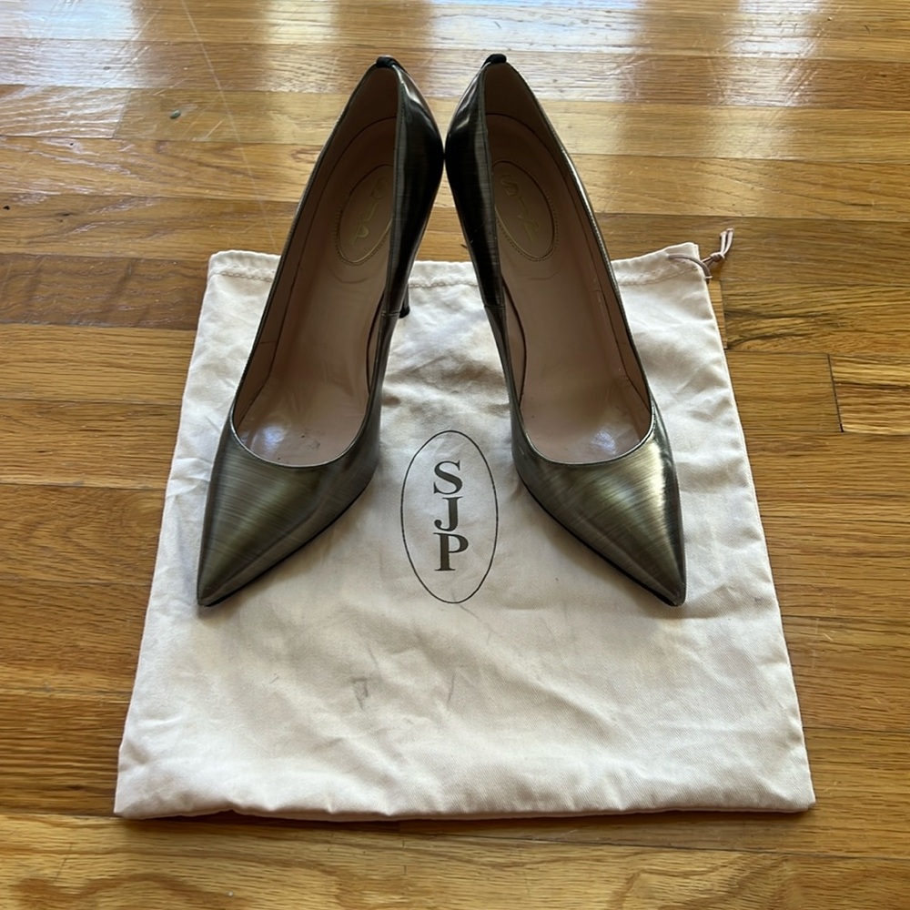 SJP Silver leather pump EUC